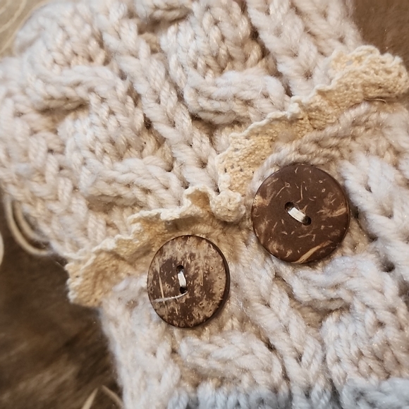 Knit Oatmeal winter head band with lace and buttons. - Picture 3 of 4